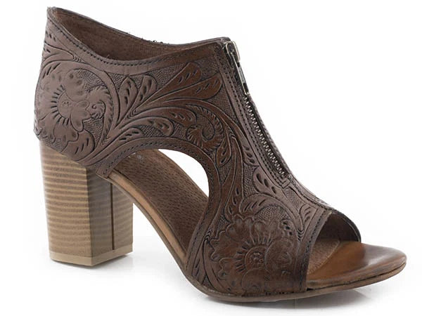 Roper Mika Front Zip (Brown) - Women's Sandals Brown Regular