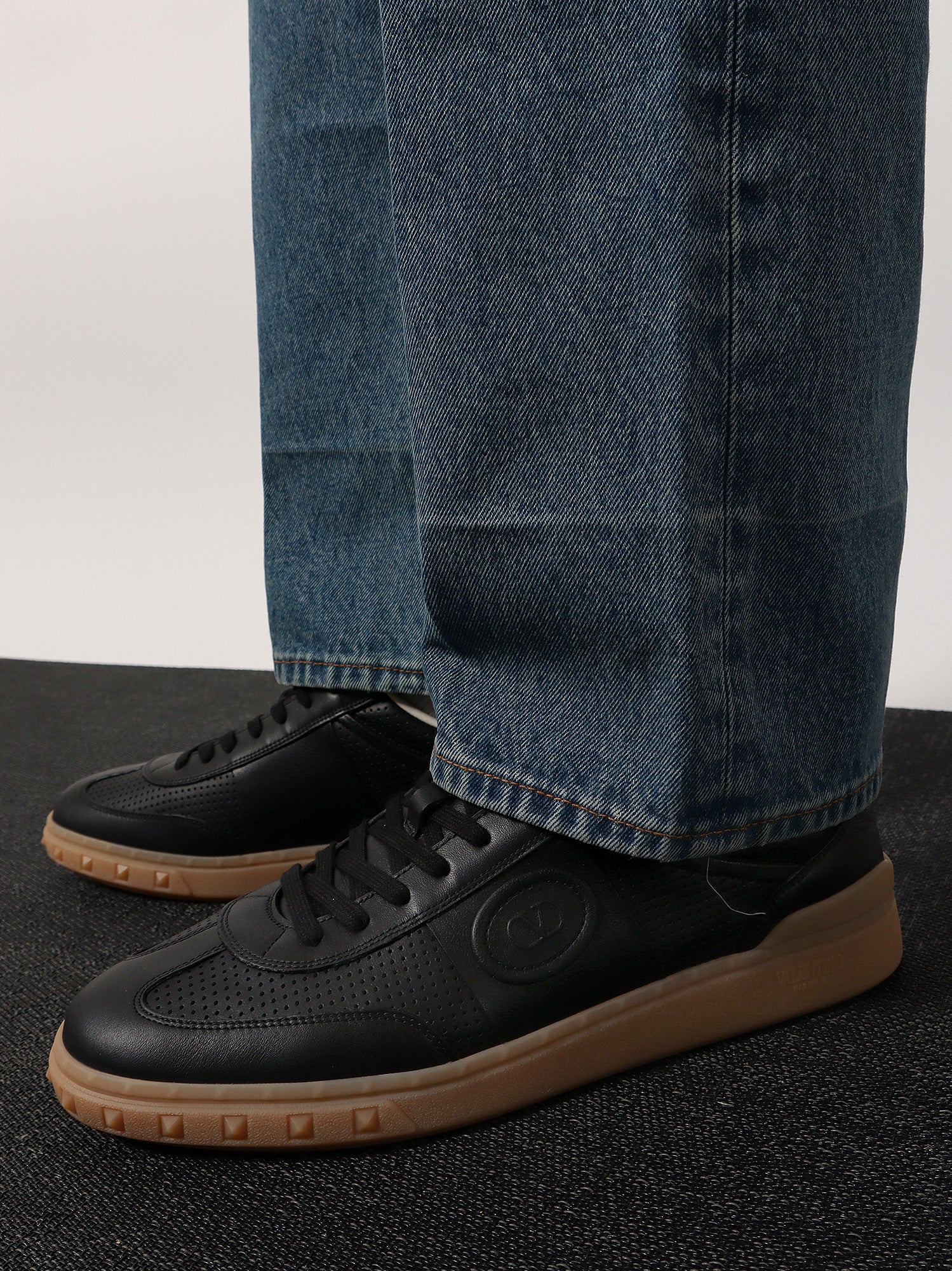 Valentino Garavani Men Valentino Garavani Upvillage Low-Top Leather Sneakers